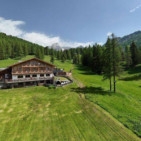 Rifugio Flora Alpina Hotel Passo San Pellegrino Buitenkant foto